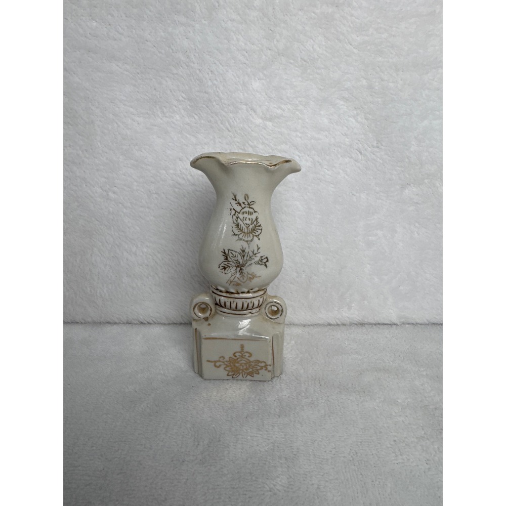 Vintage Porcelain Oil Lamp Figurine Unisex OS White Excellent